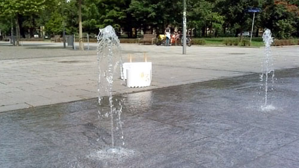 Umgestoßene Stele am Jorge-Gomondai-Platz Umgestoßene Stele am Jorge-Gomondai-Platz