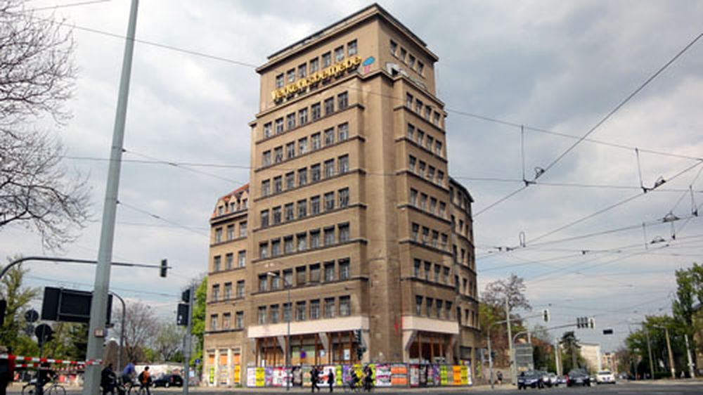 Das hohe Haus von vorn. So kennt man es. 